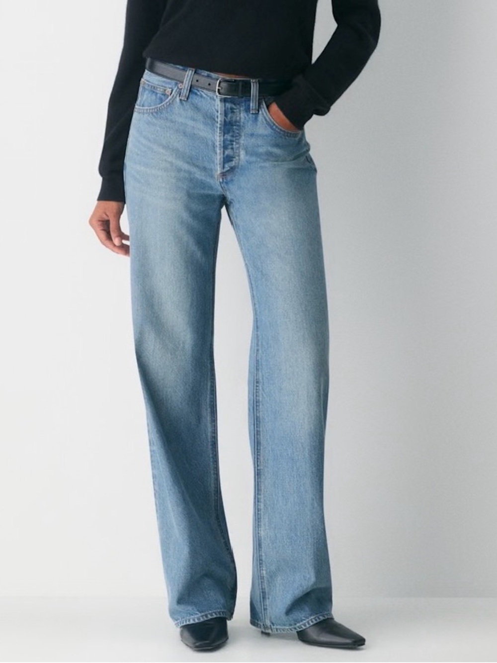 Aritzia Denim Forum The '90s Vintage
Mid-Rise Wide Jean Size 25